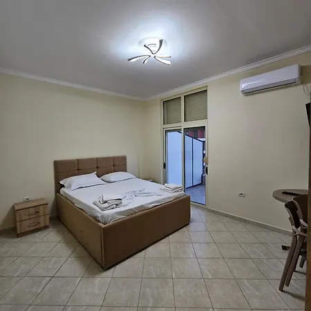 Evelin Apartman Golem